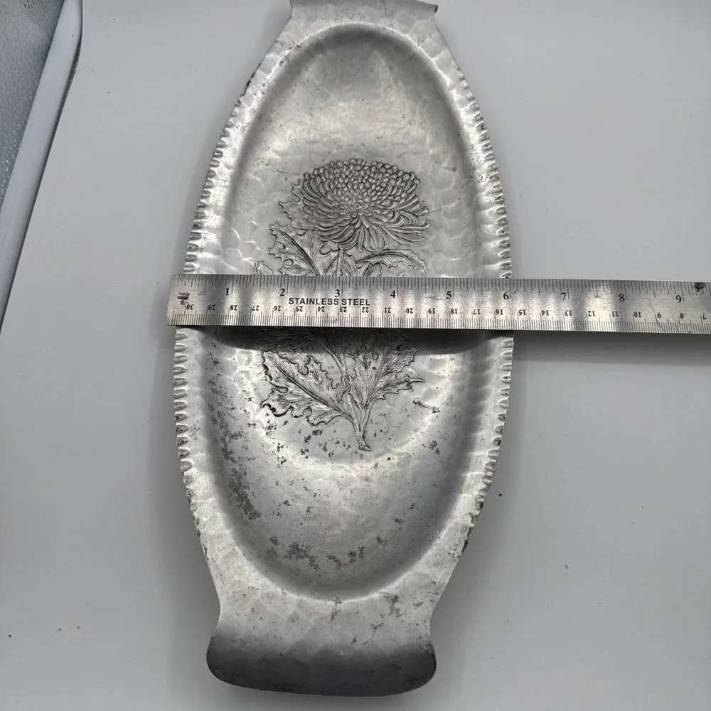 Trade Continental Silverlook Hand Wrought #571 Dandelion Bread Tray Hammered‎